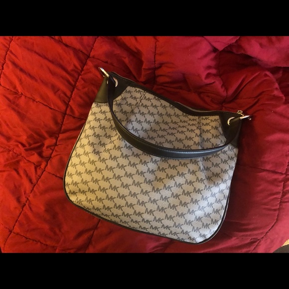 Authentic Michael Kors grey leather purse - Picture 3 of 8
